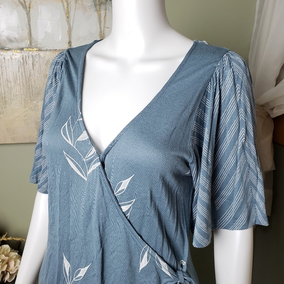 Lucky Brand Floral Wrap Top - Picture 7 of 16